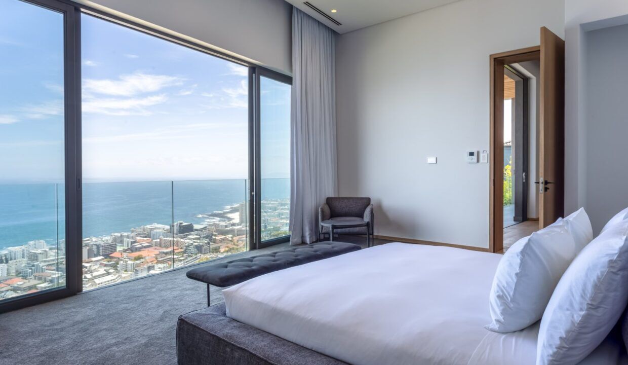4 Bedroom Apartment For Sale in Bantry Bay