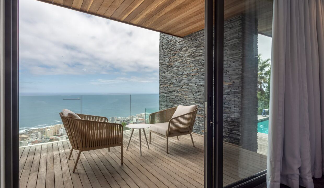 4 Bedroom Apartment For Sale in Bantry Bay — 3
