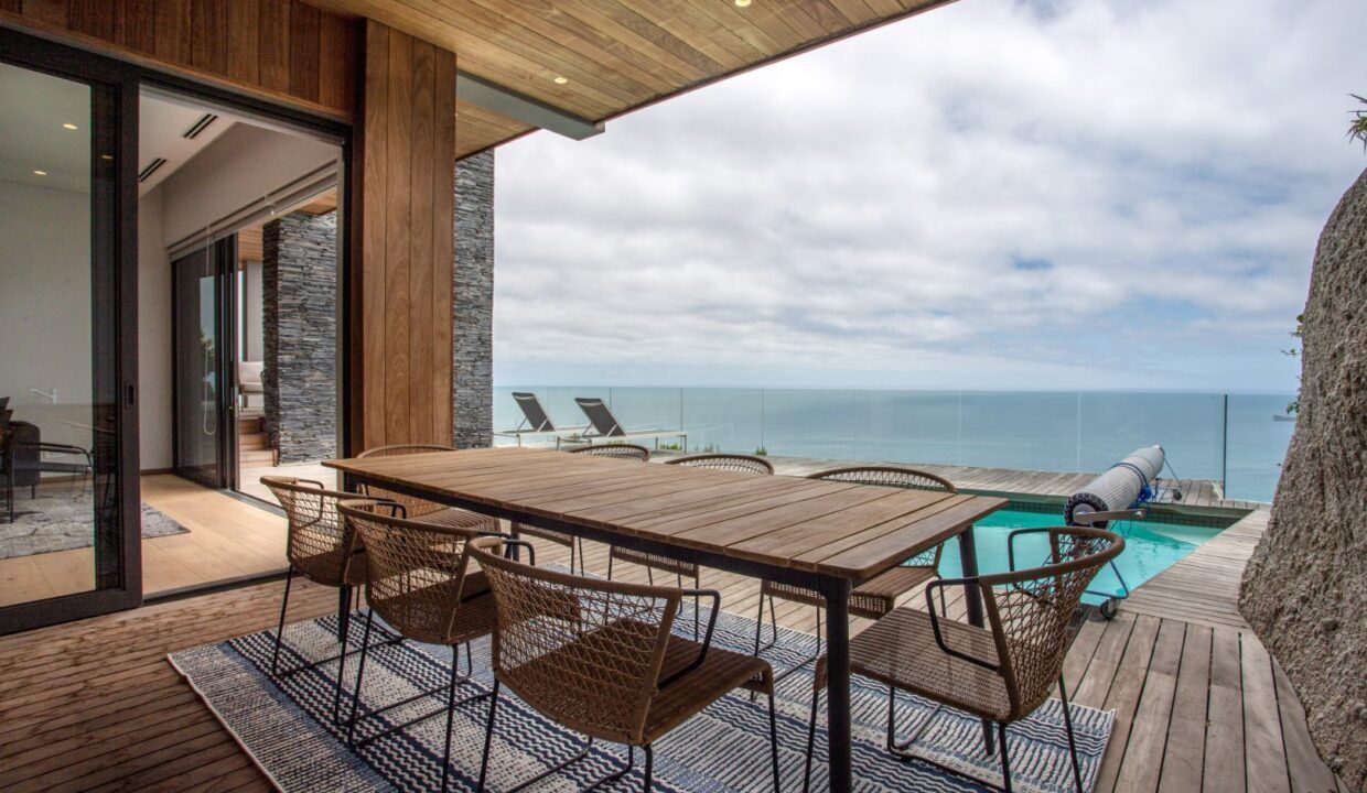 4 Bedroom Apartment For Sale in Bantry Bay — 4