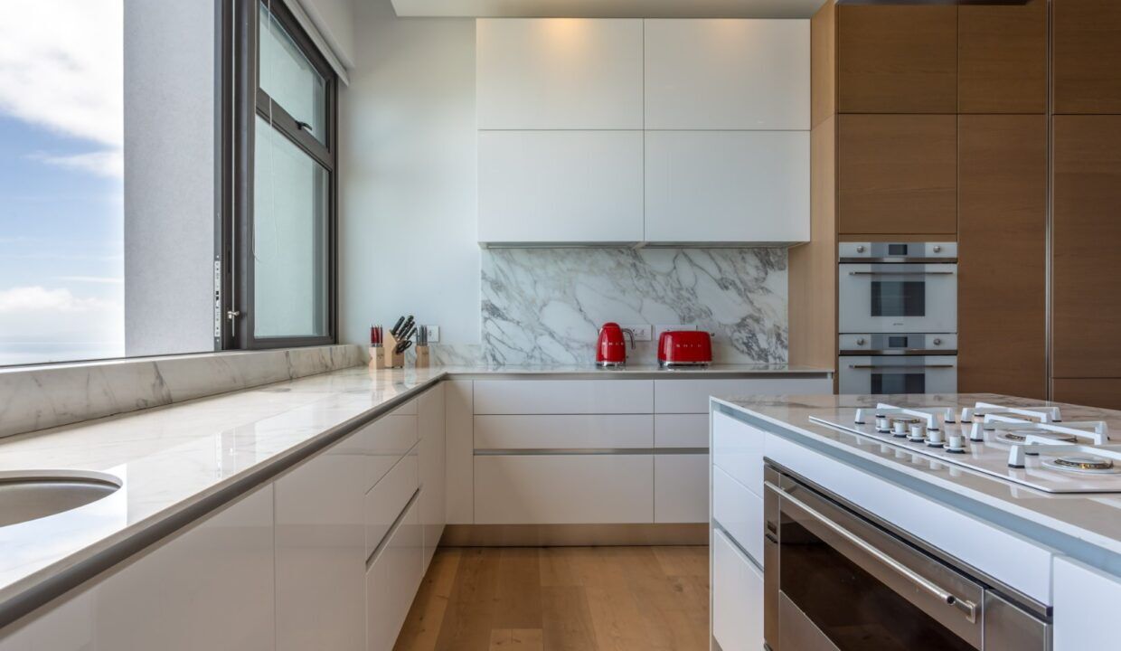4 Bedroom Apartment For Sale in Bantry Bay — 6