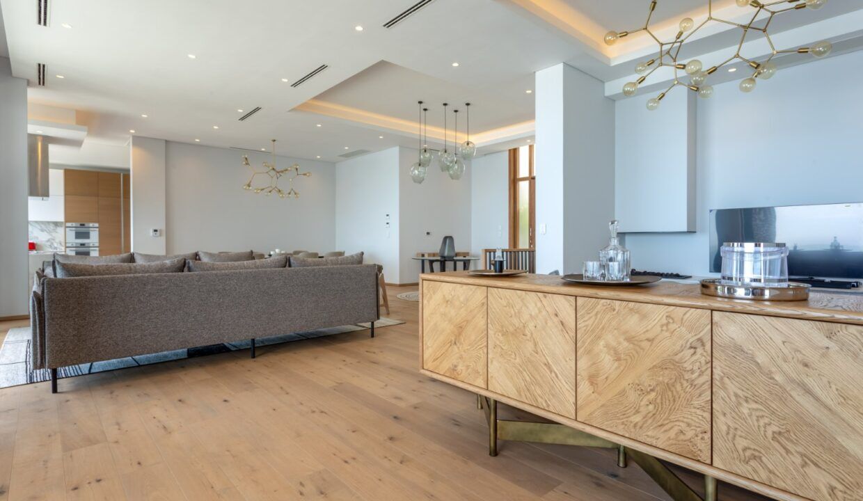 4 Bedroom Apartment For Sale in Bantry Bay — 8