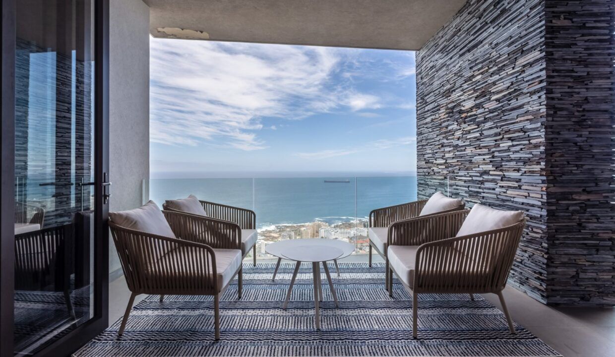 4 Bedroom Apartment For Sale in Bantry Bay — 9