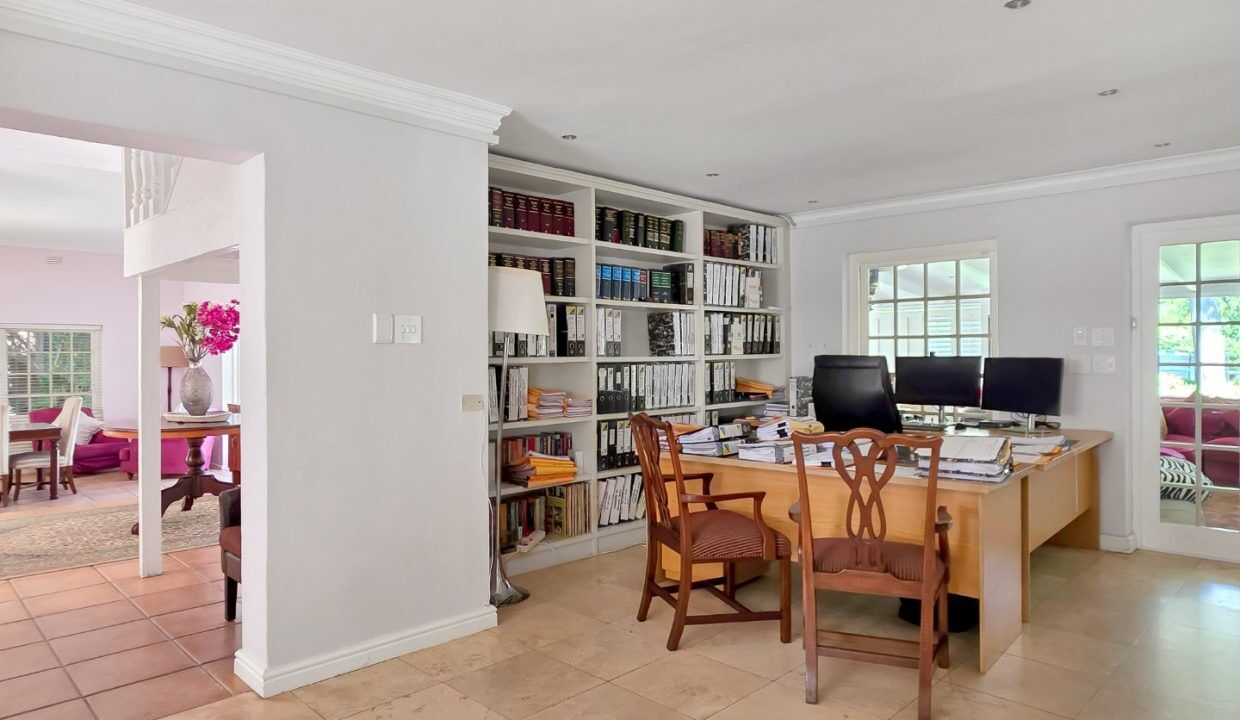 6 Bedroom House For Sale in Hout Bay Central — 4