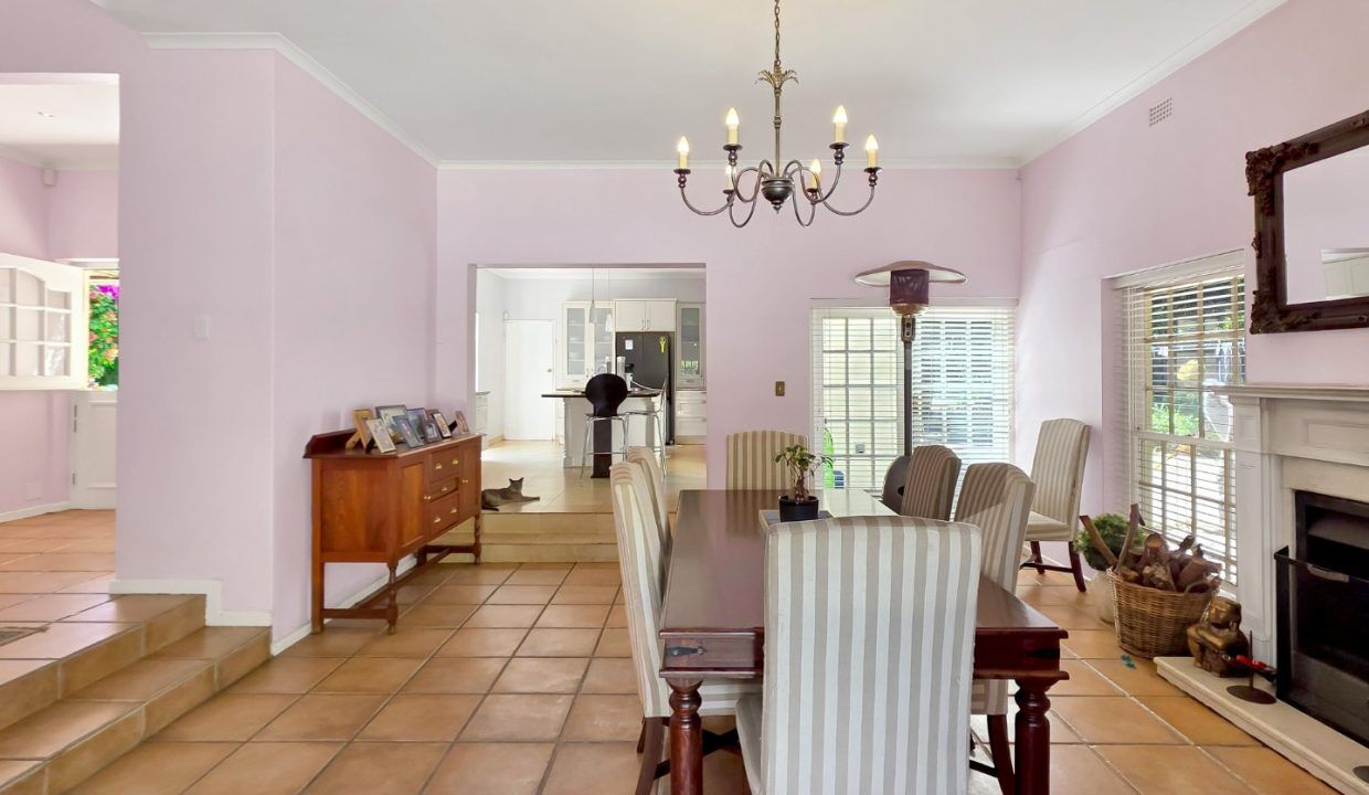6 Bedroom House For Sale in Hout Bay Central — 7
