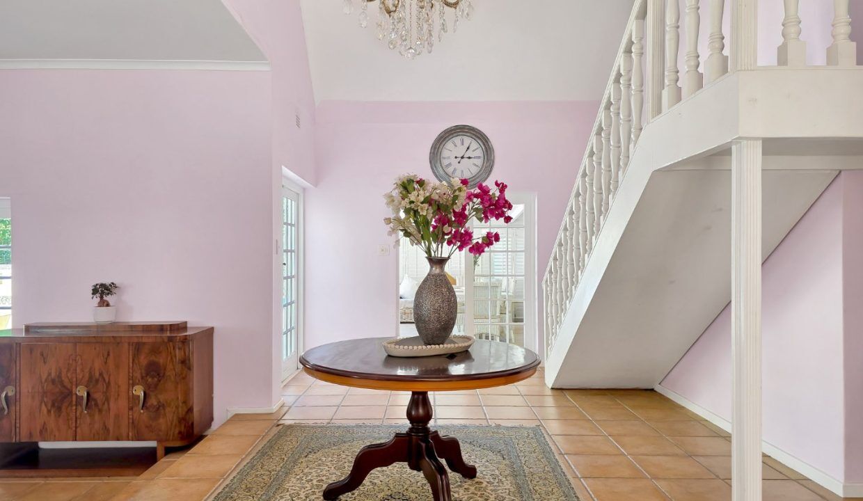 6 Bedroom House For Sale in Hout Bay Central — 9