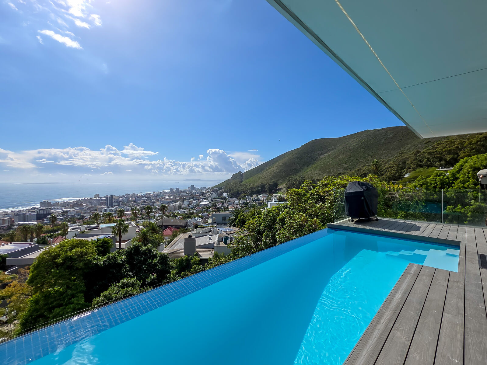 2 Bedroom Apartment To Let in Fresnaye — 4