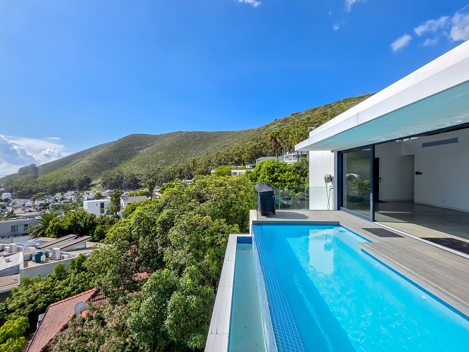 2 Bedroom Apartment To Let in Fresnaye — 5