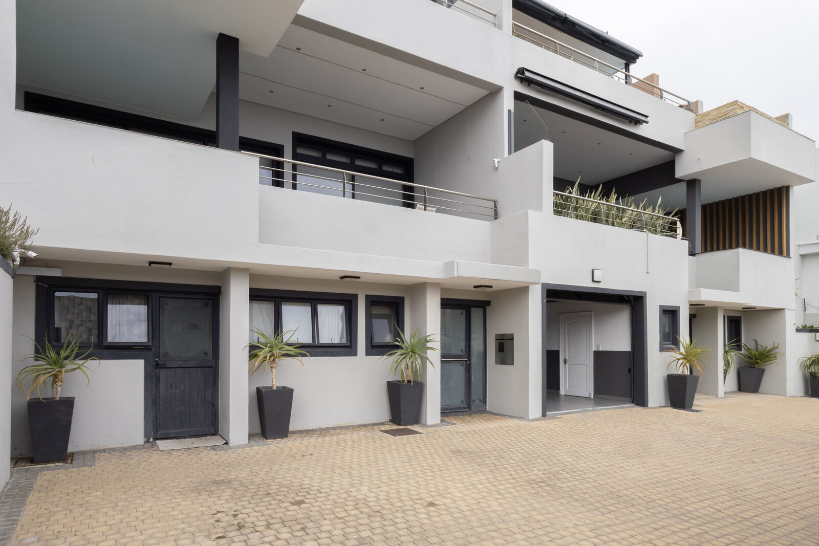 2 Bedroom Apartment To Let in Camps Bay — 4