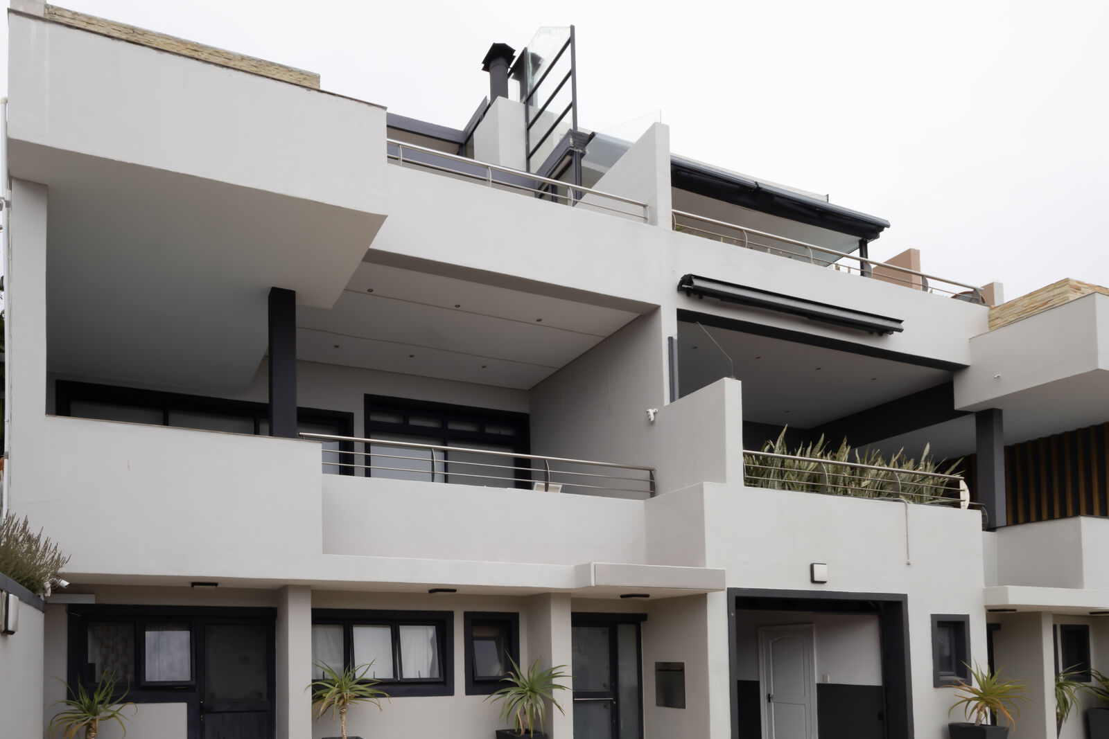 2 Bedroom Apartment To Let in Camps Bay — 5