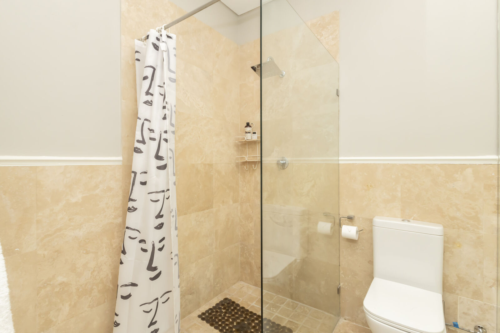 2 Bedroom Apartment To Let in Camps Bay — 11