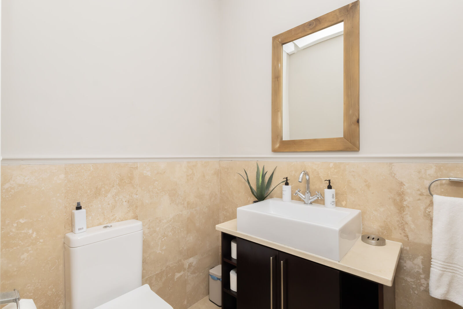 2 Bedroom Apartment To Let in Camps Bay — 12