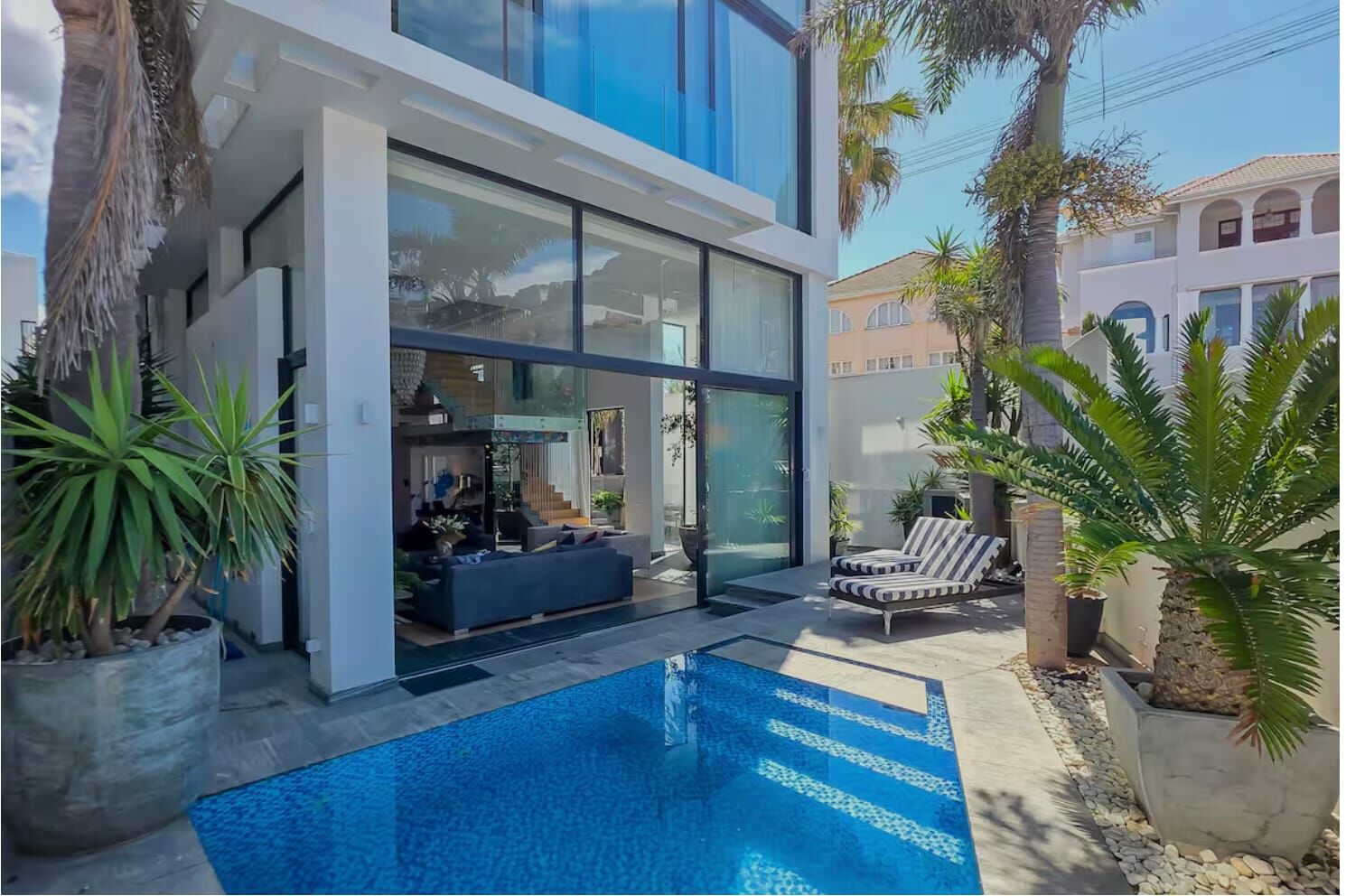 3 Bedroom Apartment To Let in Bantry Bay