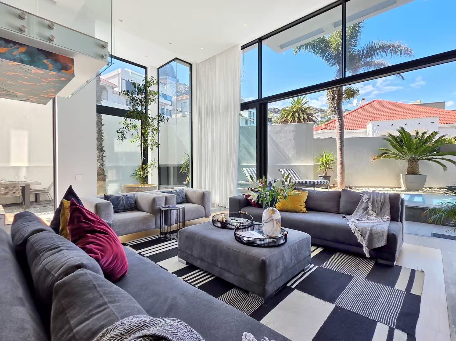 3 Bedroom Apartment To Let in Bantry Bay — 3