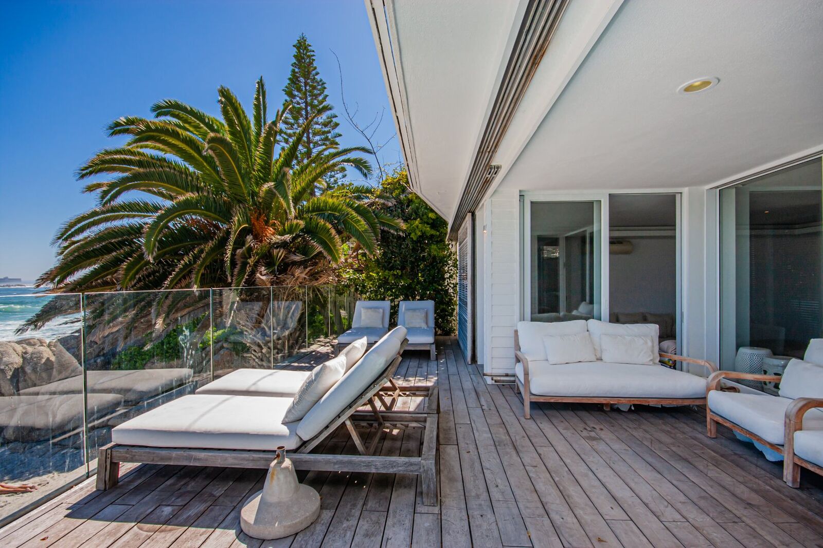 3 Bedroom House To Let in Clifton — 6