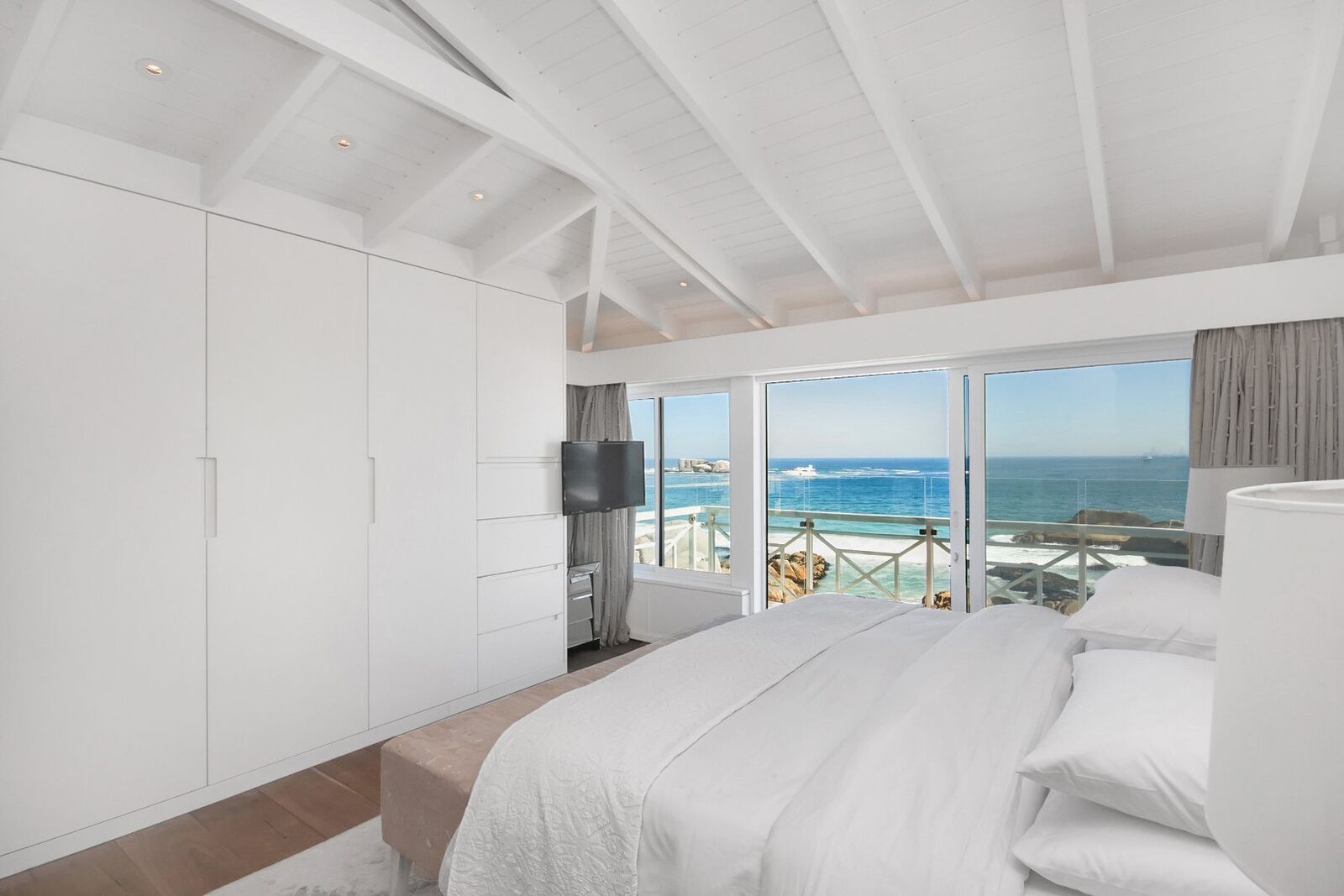3 Bedroom House To Let in Clifton — 10