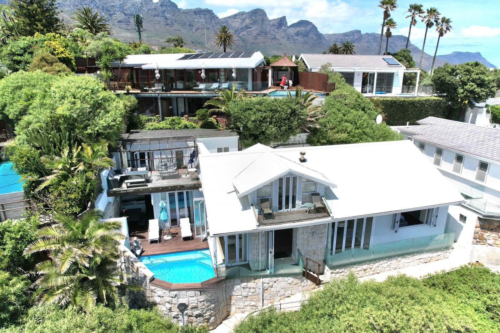 4 Bedroom House For Sale in Clifton