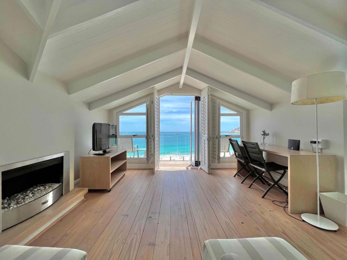 4 Bedroom House For Sale in Clifton — 11