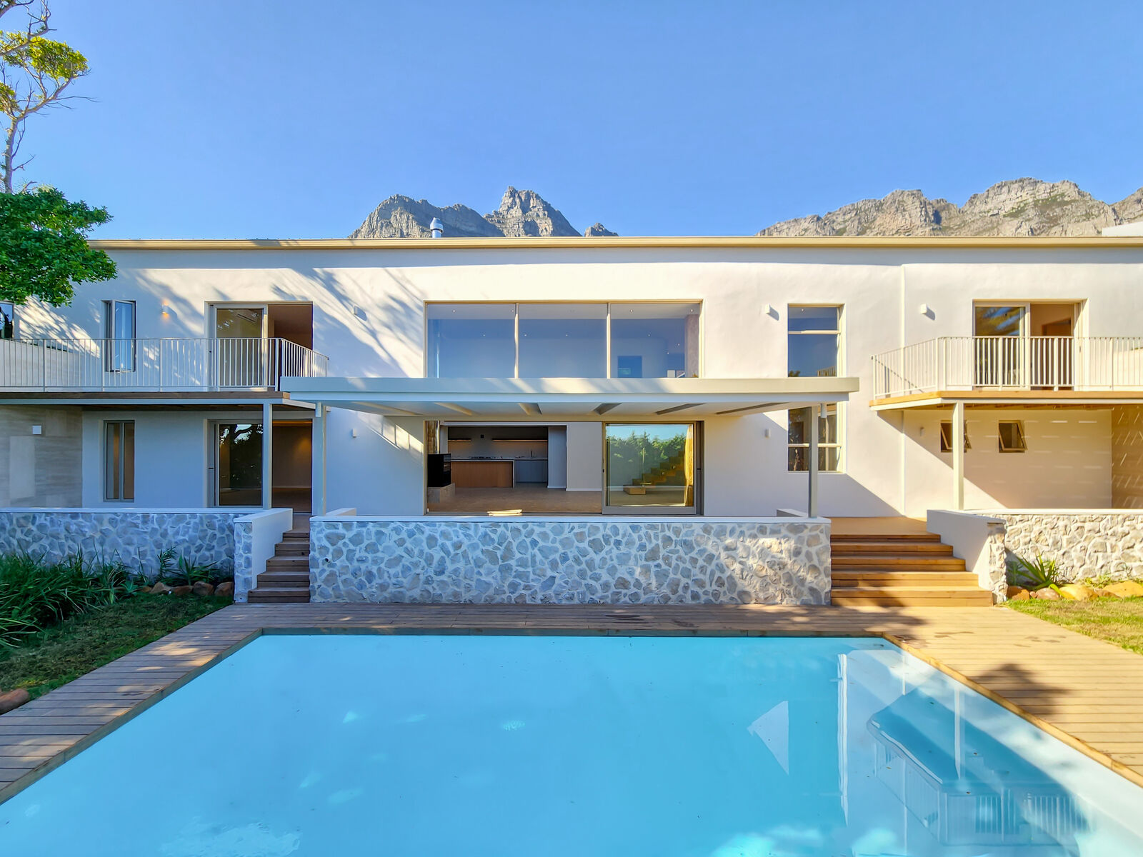5 Bedroom Freehold Rented in Camps Bay