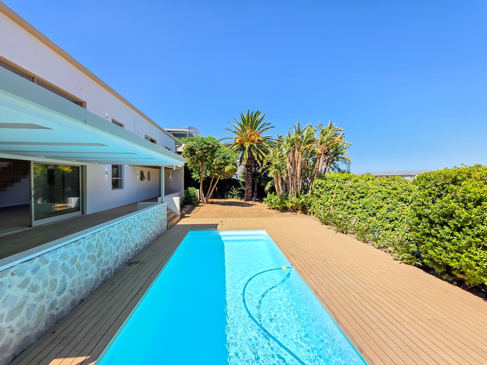 5 Bedroom Freehold Rented in Camps Bay — 5