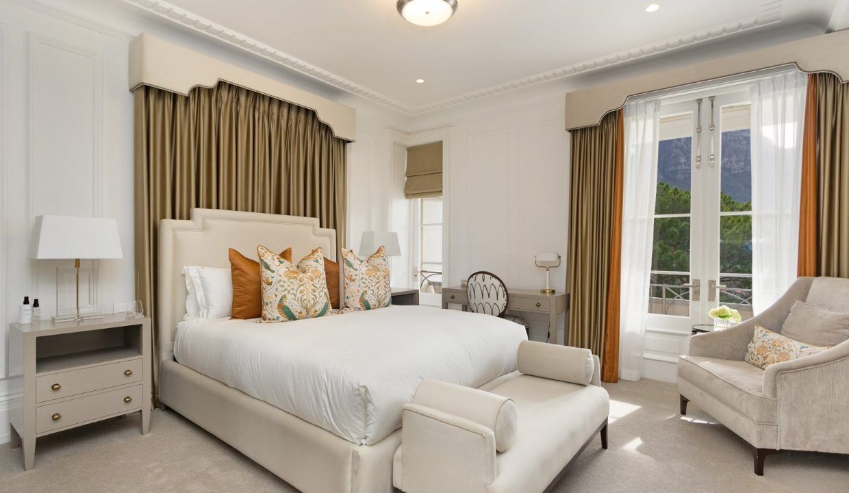 4 Bedroom Self-Catering House in Bishopscourt — 4