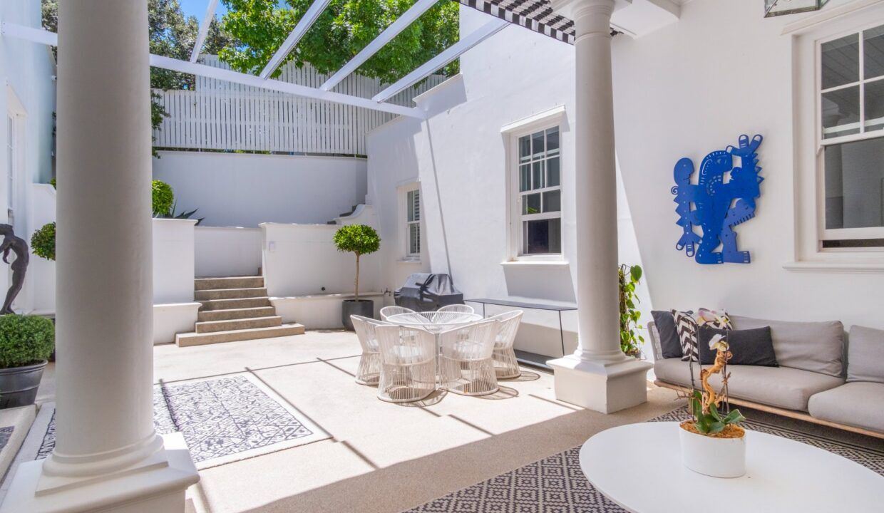 5 Bedroom Self-Catering Villa in Clifton — 2