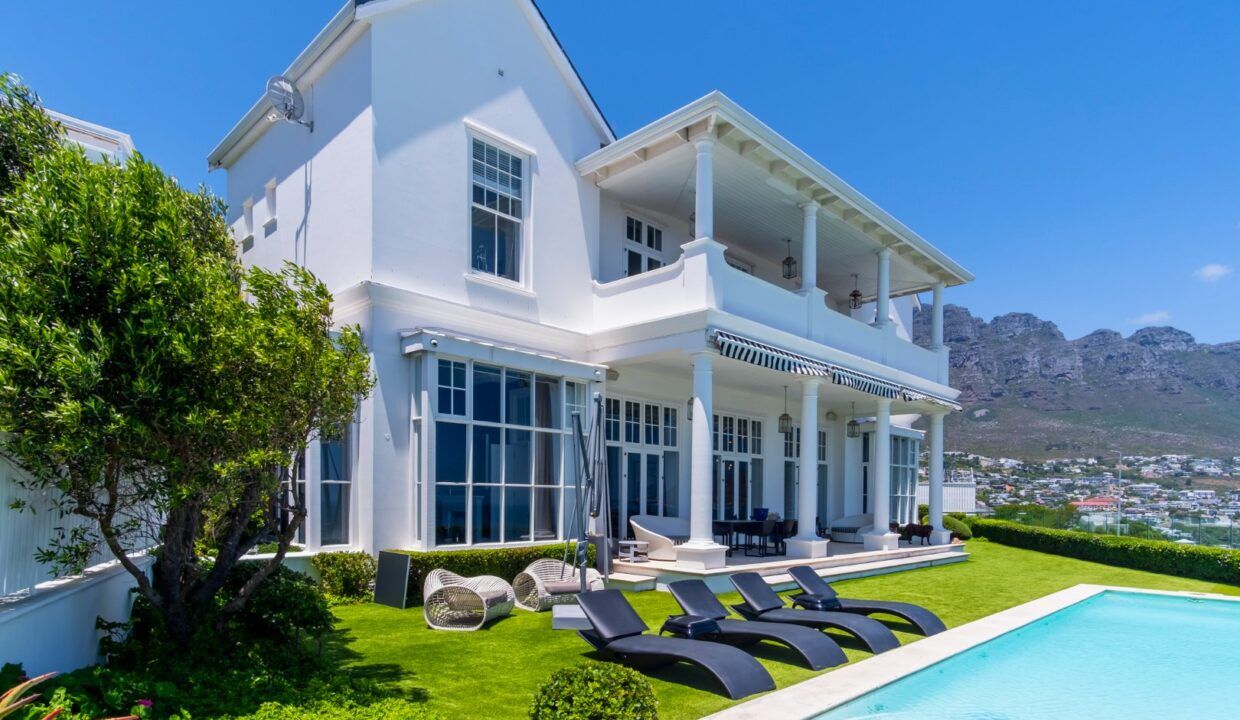 5 Bedroom Self-Catering Villa in Clifton — 8