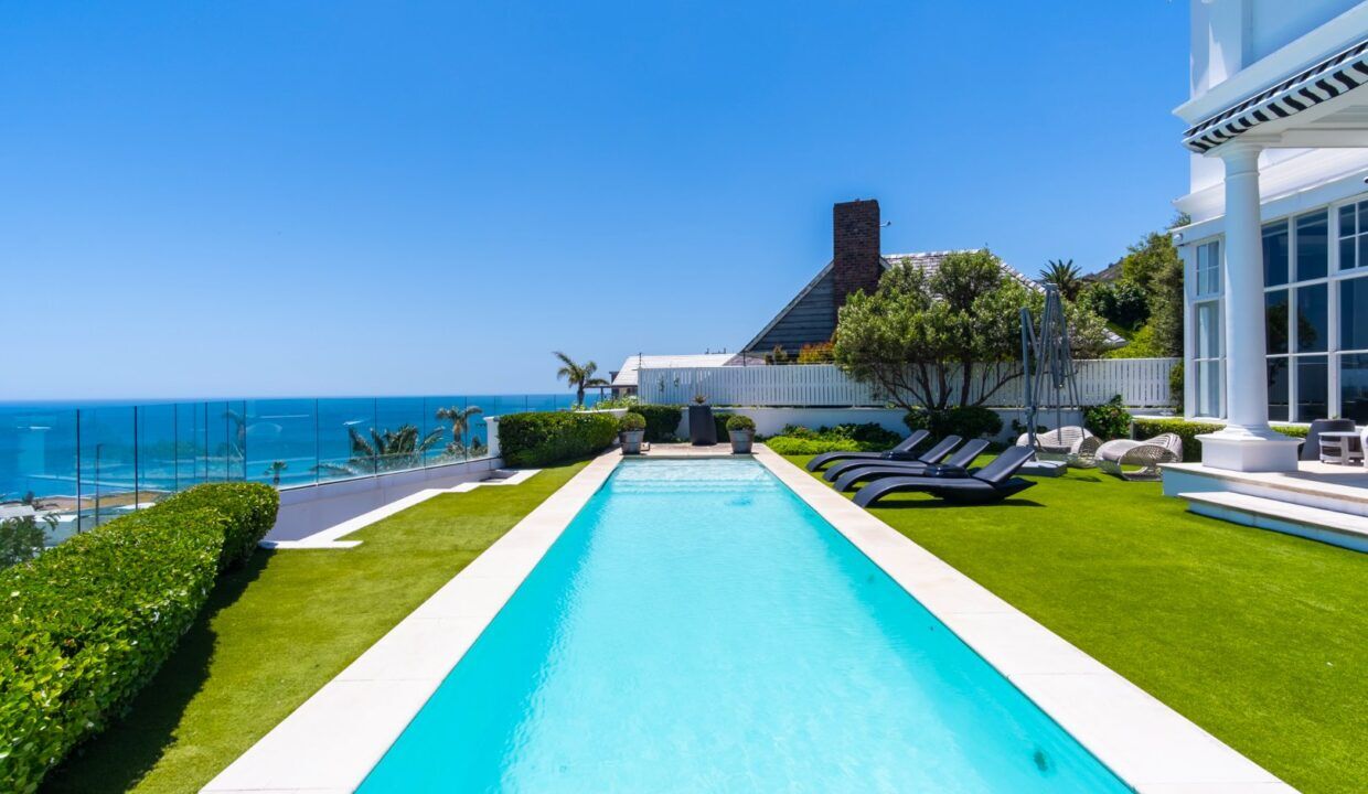 5 Bedroom Self-Catering Villa in Clifton — 9