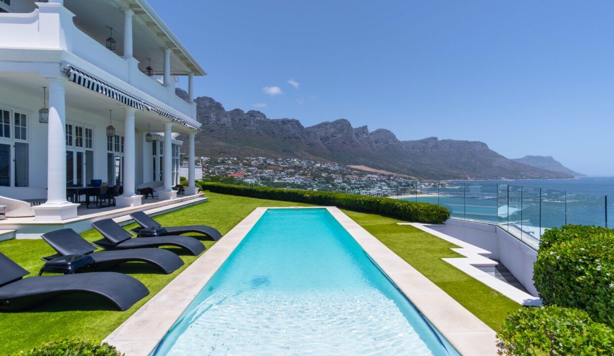 5 Bedroom Self-Catering Villa in Clifton — 10