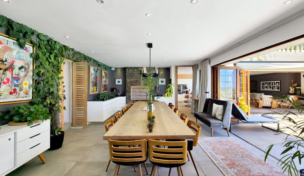 5 Bedroom Self-Catering Villa in Bantry Bay — 3