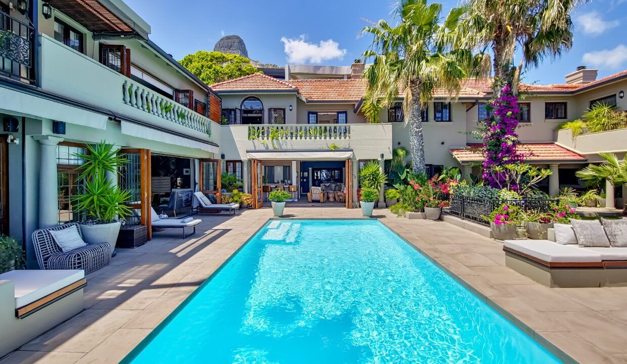 5 Bedroom Self-Catering Villa in Bantry Bay — 9