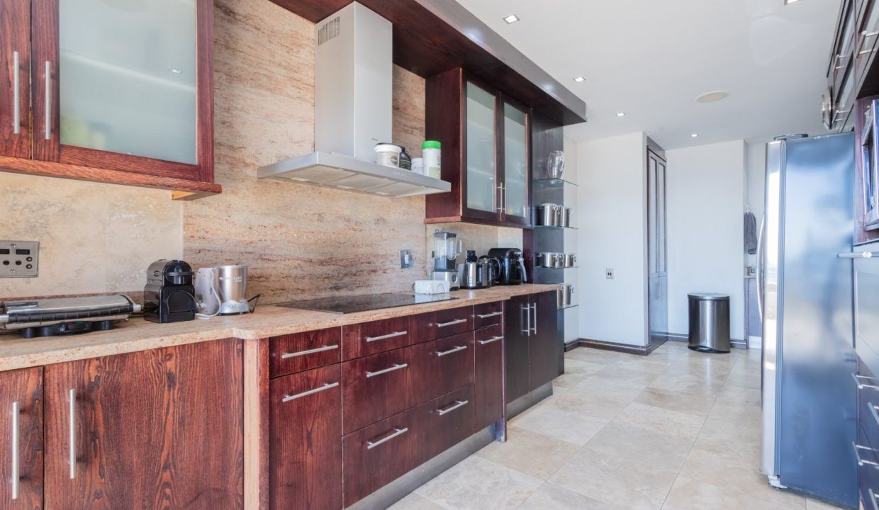 6 Bedroom Self-Catering Villa in Bantry Bay — 3