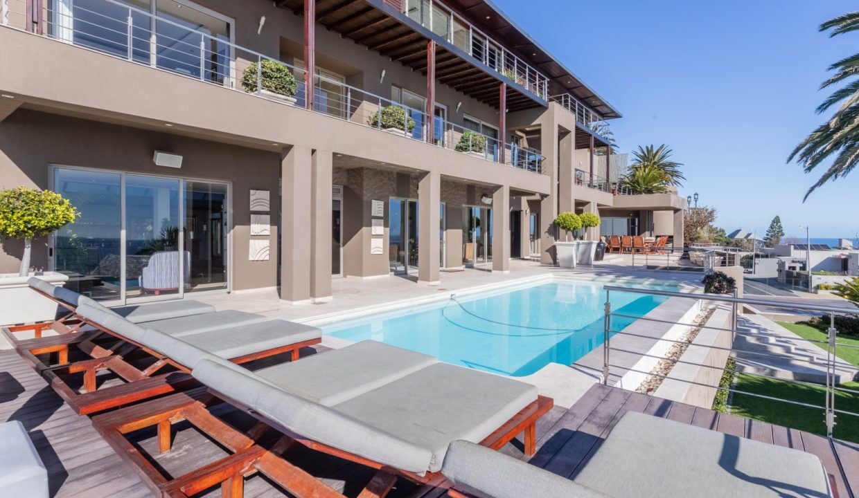 6 Bedroom Self-Catering Villa in Bantry Bay — 10